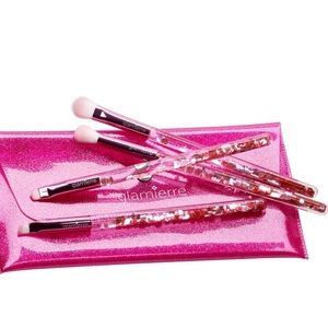 Make up brushes. Heart edition